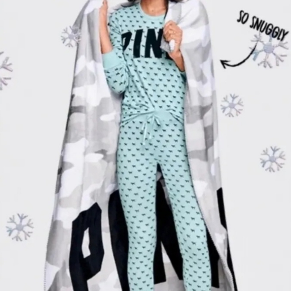 New Victoria's Secret PINK Cozy Fleece Blanket Grey Camo